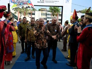 Wakil Gubernur Sumatera Utara, Surya, menyebut Festival Kesenian Sumatera Utara menjadi ruang penting untuk menjaga identitas dan jati diri masyarakat yang kaya akan budaya dan tradisi.