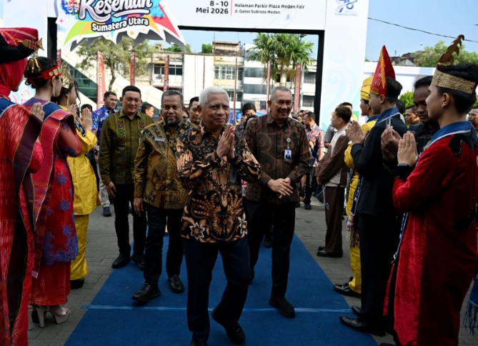 Wakil Gubernur Sumatera Utara, Surya, menyebut Festival Kesenian Sumatera Utara menjadi ruang penting untuk menjaga identitas dan jati diri masyarakat yang kaya akan budaya dan tradisi.