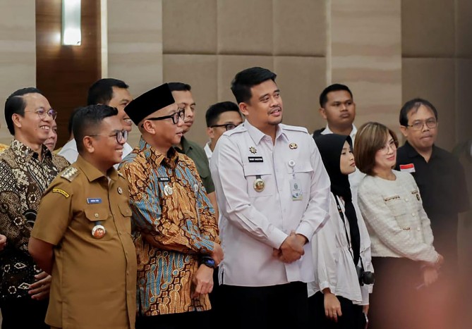 Gubernur Sumatera Utara Muhammad Bobby Afif Nasution menandatangani nota kesepakatan (MoU) percepatan pembangunan Pengolahan Sampah Menjadi Energi Listrik (PSEL) bersama Danantara di Jakarta, Senin (11/5/2026).