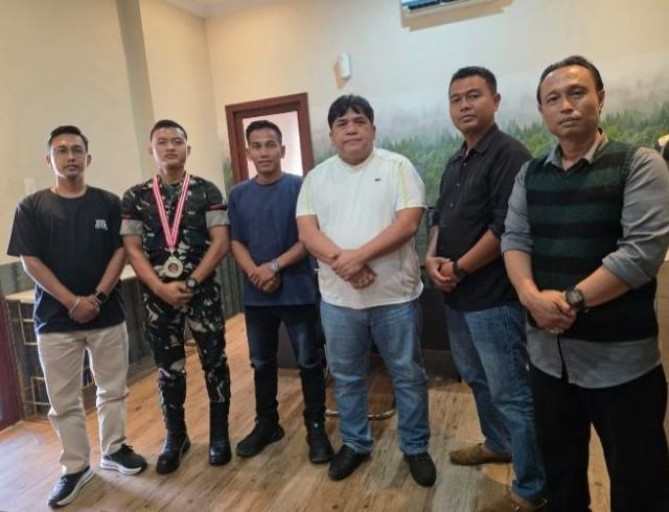 Ketua Pengcab Persatuan Kick Boxing Indonesia (KBI) Kabupaten Langkat, Edy Surahman Sinuraya mengapresiasi prestasi dua prajurit TNI dari Yonif TP 907 yang berhasil meraih medali emas pada ajang LPPD Street Fight Dumai Fight Day di Kota Dumai, Riau.