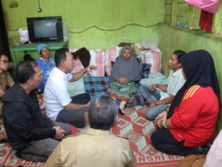 Gus Irawan Semangati Mastuti Daulay, Ibu Viral karena Ditandu ke Rumah Sakit