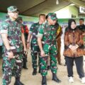 Wakil Bupati Langkat Tiorita Br Surbakti menyambut kunjungan kerja Tim Pengawasan dan Evaluasi (Wasev) TMMD ke-128 Pusat yang dipimpin Brigjen TNI Yanto Reinald Nainggolan di Desa Pasar Rawa, Kecamatan Gebang, Rabu (12/5/2026).