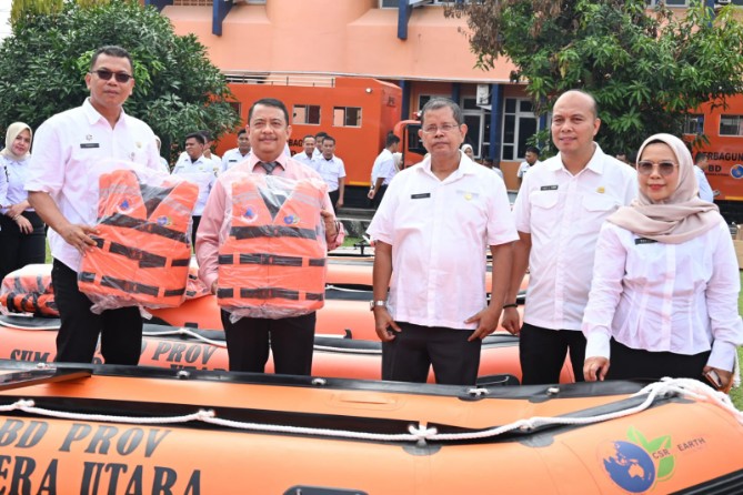 PT Bank Sumut (Perseroda) menyerahkan bantuan sarana dan prasarana penanggulangan bencana senilai Rp4,46 miliar kepada Pemerintah Provinsi Sumatera Utara melalui Badan Penanggulangan Bencana Daerah (BPBD) Sumut, Rabu (13/5/2026).