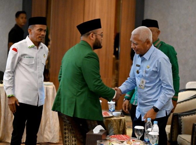 Wakil Gubernur Sumatera Utara Surya mengingatkan kader Himpunan Mahasiswa Al Washliyah (HIMMAH) agar tidak hanya pandai mengkritik, tetapi juga mampu menghadirkan solusi nyata bagi masyarakat dan pembangunan daerah.