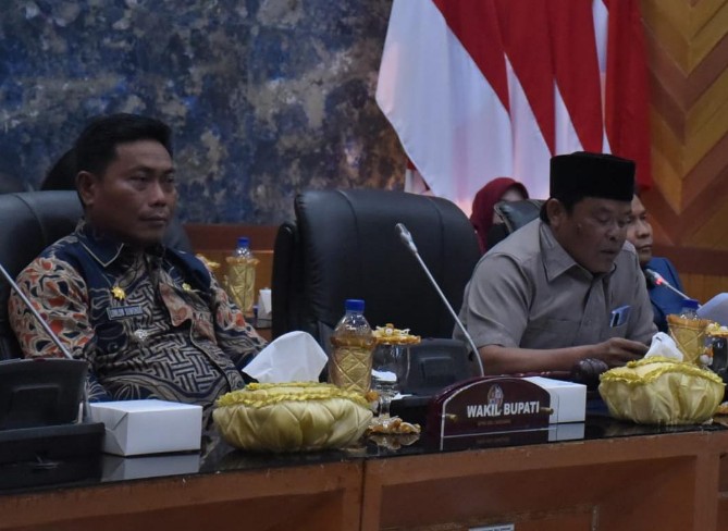 Rencana pemekaran Kecamatan Sunggal dan Percut Sei Tuan resmi masuk pembahasan DPRD Deli Serdang. Pemerintah Kabupaten Deli Serdang mengajukan delapan Rancangan Peraturan Daerah (Ranperda) dalam rapat paripurna DPRD, Kamis (21/5/2026).