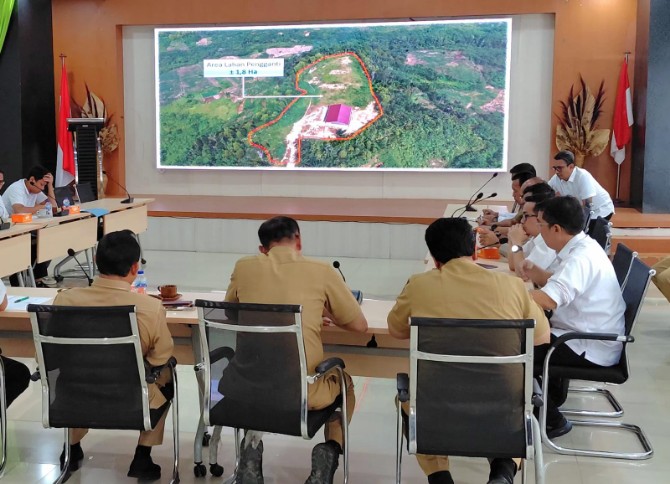 Sekretaris Daerah Kabupaten Deli Serdang, Dedi Maswardy, saat rapat koordinasi percepatan pengosongan lahan bersama Balai Besar Wilayah Sungai (BBWS) Sumatera II dan Kantor Pertanahan Deli Serdang di Aula Lau Simeme Lantai IV Kantor BBWS Sumatera II, Medan, Senin (25/5/2026).
