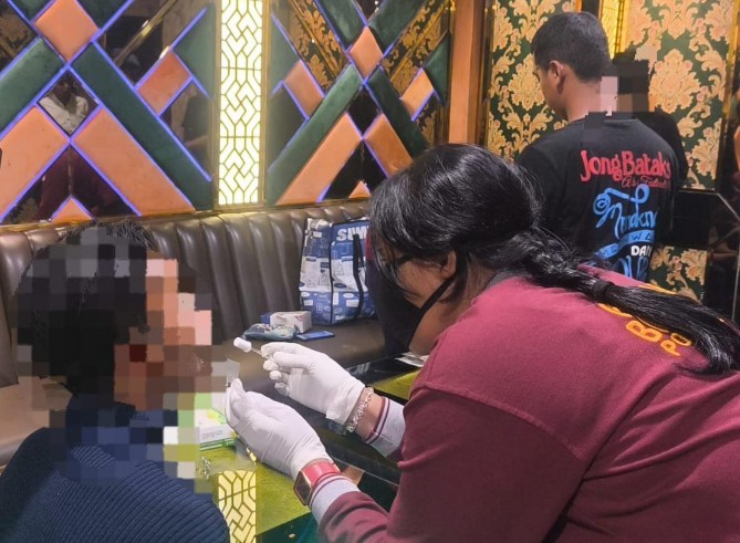 Polda Sumatera Utara menggelar razia narkoba di tempat hiburan malam Capital Building Medan, Senin (25/5/2026) malam hingga Selasa dini hari.