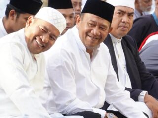 Salat Id di Pangkalan Berandan, Syah Afandin Ajak Warga Perkuat Kepedulian Sosial