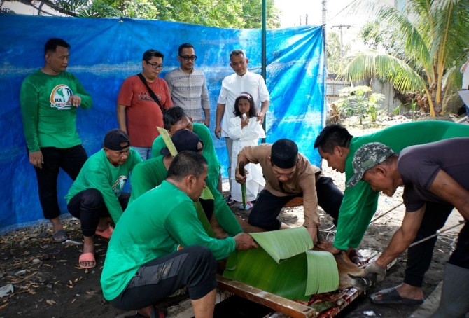 Momentum Hari Raya Iduladha 1447 Hijriah dimanfaatkan PT Bank Sumut (Perseroda) untuk berbagi dengan masyarakat melalui penyaluran ratusan paket daging kurban di Kota Medan dan sekitarnya.