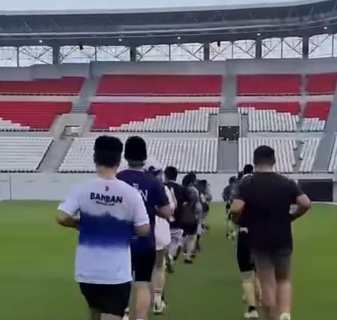 Video aktivitas komunitas lari di lapangan Stadion Teladan Medan mendadak viral di media sosial dan memicu kritik publik. Stadion yang tengah dipersiapkan menjadi venue AFF U-19 2026 itu terlihat dipakai berlari oleh sekelompok komunitas pada Rabu malam (27/5/2026).