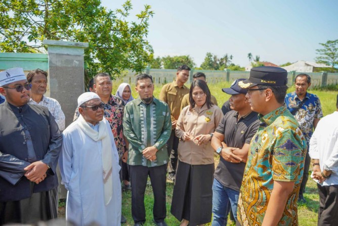 Wali Kota Medan Rico Tri Putra Bayu Waas memastikan Pemerintah Kota Medan akan segera membenahi akses jalan menuju Tempat Pemakaman Umum (TPU) di Kelurahan Terjun, Kecamatan Medan Marelan, agar lahan pemakaman yang selama ini belum dimanfaatkan dapat segera difungsikan untuk masyarakat.