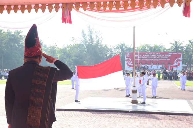 Pemerintah Kabupaten Deli Serdang memperingati Hari Lahir Pancasila 2026 dengan menggelar upacara di Alun-Alun Pemkab Deli Serdang, Lubuk Pakam, Senin (1/6/2026).