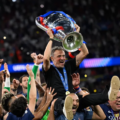 Ketika Arsenal Menjaga Skor, PSG Memilih Mengejar Sejarah