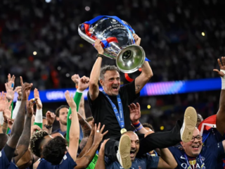 Ketika Arsenal Menjaga Skor, PSG Memilih Mengejar Sejarah