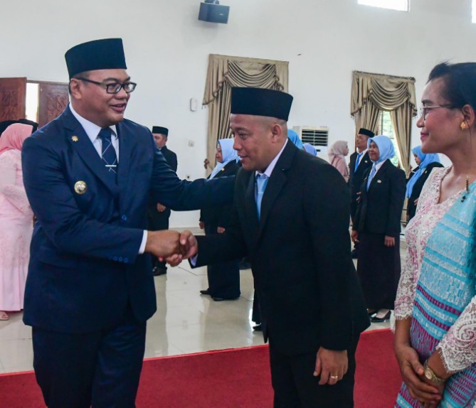 Bupati Deli Serdang Asri Ludin Tambunan melantik 20 pejabat di lingkungan Pemerintah Kabupaten Deli Serdang di Aula Cendana, Lantai II Kantor Bupati Deli Serdang, Rabu (3/6/2026).
