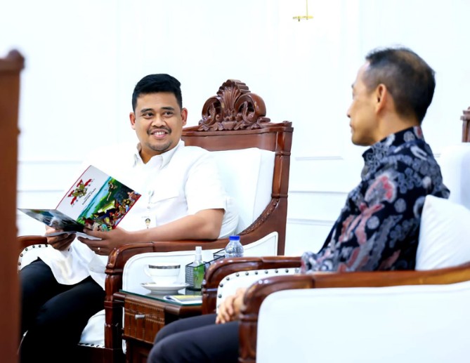 Gubernur Sumatera Utara (Sumut) Muhammad Bobby Afif Nasution meminta Otoritas Jasa Keuangan (OJK) Sumut memperkuat sinergi untuk mendukung percepatan Program Tiga Juta Rumah yang menjadi salah satu program prioritas Pemerintah Pusat.