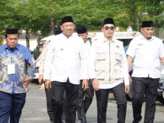 Bupati Langkat, Syah Afandin, menyambut kepulangan Jamaah Haji Kelompok Terbang (Kloter) 2 asal Kabupaten Langkat di Asrama Haji Medan, Rabu (3/6/2026) sore.