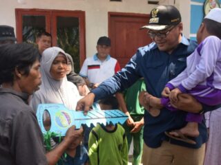Bupati Deli Serdang Serahkan Rumah Bedah dan Sertifikat Tanah untuk Warga