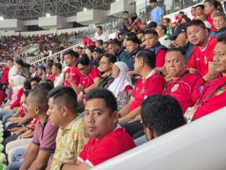Gubernur Sumatera Utara Bobby Afif Nasution memilih menyaksikan langsung laga Timnas Indonesia U-19 melawan Vietnam dari tribun penonton di Stadion Utama Sumatera Utara, Minggu (7/6/2026) malam.