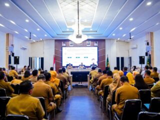Rapat bersama seluruh pimpinan organisasi perangkat daerah (OPD), camat, serta jajaran Pemerintah Kota Medan di Kantor Wali Kota Medan, Senin (8/6/2026).
