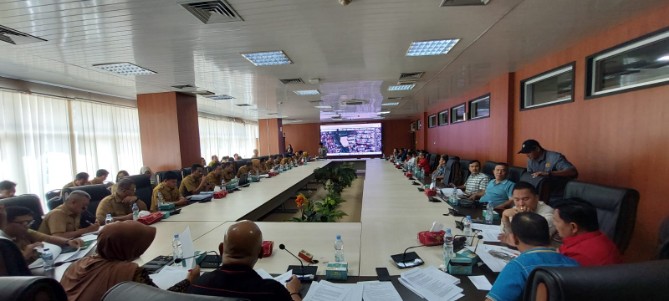 Rapat Koordinasi Penertiban Aset Daerah Kota Medan di Ruang Rapat Badan Anggaran DPRD Medan, Senin (8/6/2026)