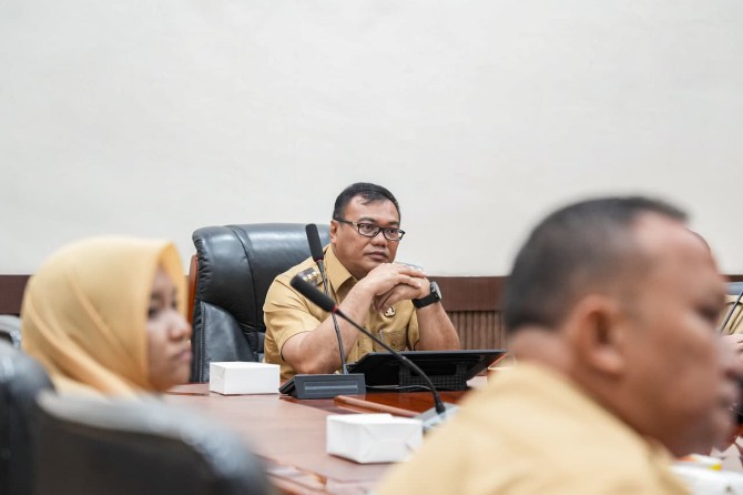 Rapat Kerja (Raker) dan Rapat Dengar Pendapat (RDP) Komisi II DPR RI bersama Kementerian Dalam Negeri, Kementerian Pendayagunaan Aparatur Negara dan Reformasi Birokrasi (PANRB), serta kepala daerah se-Indonesia yang digelar secara virtual, Senin (8/6/2026).