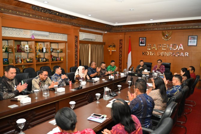 Dalam rangka meningkatkan kualitas pengelolaan Pendapatan Asli Daerah (PAD) serta memperkuat inovasi pelayanan perpajakan daerah, Badan Pendapatan Daerah (Bapenda) Kota Medan melaksanakan kunjungan kerja studi tiru ke Badan Pendapatan Daerah (Bapenda) Kota Denpasar, Selasa (9/6/2026).