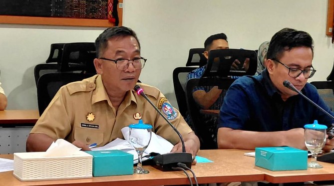 Asisten Pemerintahan dan Kesejahteraan Rakyat Setdakab Deli Serdang, Zainal Abidin Hutagalung, saat menghadiri Rapat Dengar Pendapat (RDP) Komisi A DPRD Sumatera Utara terkait tindak lanjut hasil kunjungan kerja ke Jakarta mengenai status lahan tersebut, di Gedung DPRD Sumut, Medan, Selasa (9/6/2026).