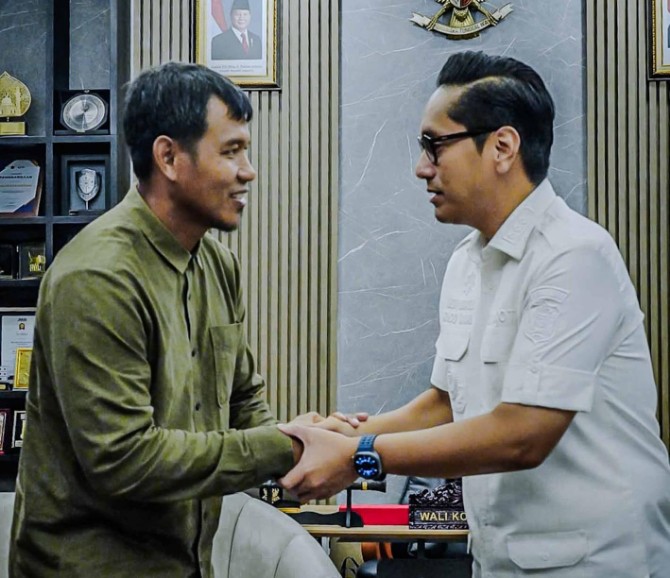 Wali Kota Medan Rico Tri Putra Bayu Waas menggandeng para legenda PSMS Medan untuk membangkitkan kembali kejayaan sepak bola Kota Medan melalui pembinaan usia muda dan kompetisi berjenjang yang berkelanjutan.