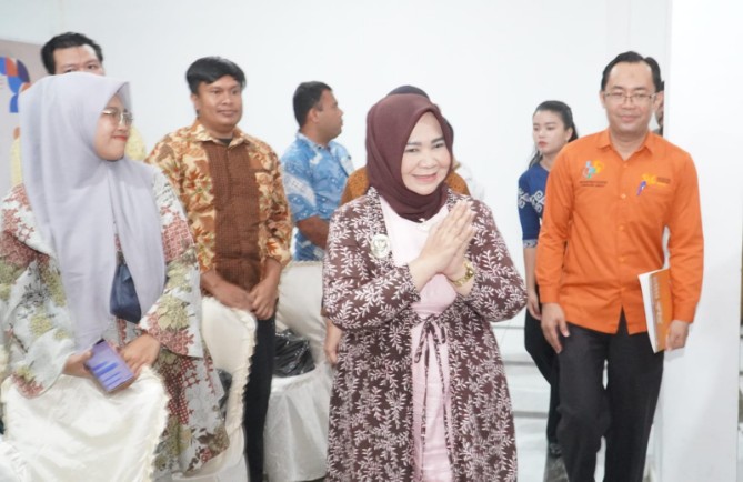 Wakil Bupati Langkat, Tiorita Br Surbakti, saat mencanangkan pelaksanaan Sensus Ekonomi 2026 di Hotel Grand Stabat, Kamis (11/6/2026).