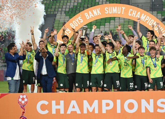 Australia U-19 keluar sebagai juara Piala AFF U-19 2026 setelah mengalahkan Thailand U-19 dengan skor 2-0 pada partai final di Stadion Utama Sumatera Utara, Deliserdang, Sabtu (13/6/2026) malam.