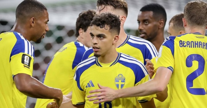 Ribuan suporter Swedia yang memadati Stadion Monterrey, Guadalupe, dibuat berpesta pada laga pembuka Grup F Piala Dunia 2026. Tim Biru Kuning tampil menggila dan melumat Tunisia dengan skor telak 5-1, Senin (15/6/2026).