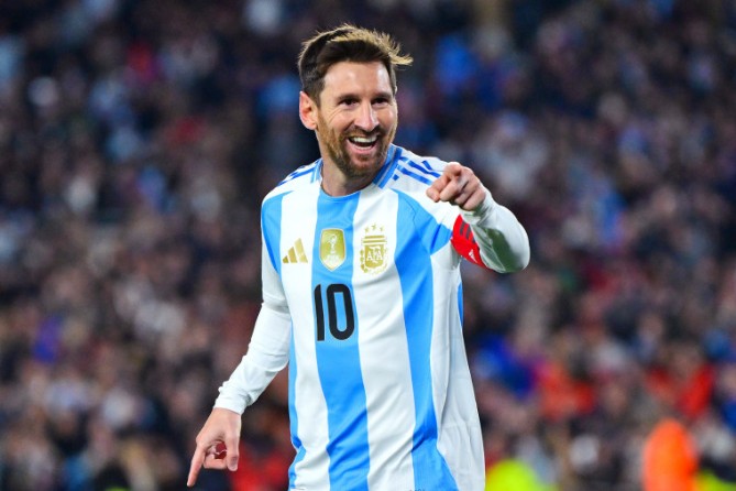 Messi masih menjadi andalan Argentina saat hadapi Aljazair di penyisihan Grup J. Foto; google