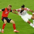 Pemain Austria saling berebut bola dengan pemain Yordania dalam laga Piala Dunia 2026. Dalam pertandingan tersbut Austria menang 3-1. Foto; Reuters