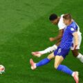 Pemain Timnas Inggris dan Kroasia saling berebut bola dalam laga penyisihan Grup L Piala Dunia yang berlangsung di Stadion Dallas, Kamis (18/6/2026). Dalam pertandingan itu Inggris menang 4-2. Foto; Reuters