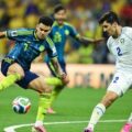 Pemain Uzbekistan berusaha melewati pemain Colombia saat keduanya bertenu dalam penyisihan Grup K, Kamis (18/6/2026). Foto google.