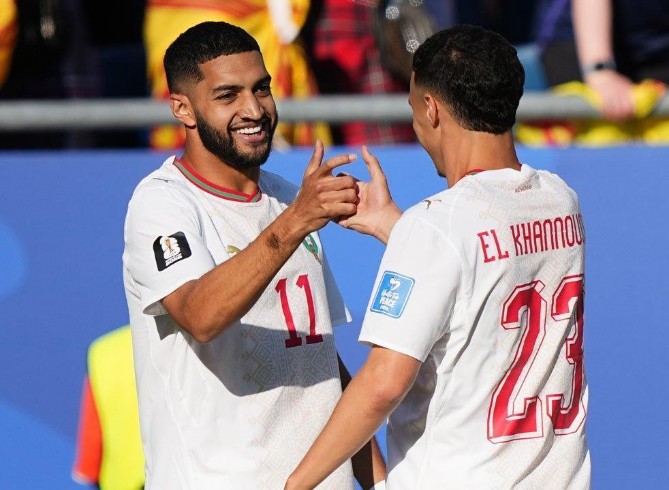 Ismael Saibari melakukan selebrasi bersama rekannya usai mencetak gol cepat ke gawang Skotlandia. Maroko menang 1-0. Foto: google