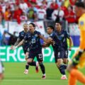 Pemain Paraguay, Matias Galarza melakukan selebrasi usai mencetak gol ke gawang Turki. Dalam laga itu Paraguay menang 1-0. Foto: Reuters