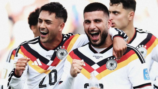 Timnas Jerman memastikan langkah ke fase gugur Piala Dunia 2026 setelah menundukkan Pantai Gading dengan skor 2-1 pada laga kedua Grup E di Stadion Toronto, Minggu (21/6/2026) WIB.