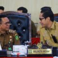 Wali Kota Medan, Rico Tri Putra Bayu Waas, menyampaikan Jawaban Kepala Daerah atas Pemandangan Umum Fraksi-Fraksi DPRD Kota Medan terkait Rancangan Peraturan Daerah (Ranperda) Laporan Pertanggungjawaban Pelaksanaan APBD Tahun Anggaran 2025 pada sidang Paripurna yang digelar DPRD Kota Medan, Senin (22/6/26).