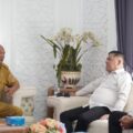 Syah Afandin saat menerima kunjungan Kepala Kantor Wilayah Direktorat Jenderal Imigrasi Sumatera Utara, Perlindungan, di Rumah Dinas Bupati Langkat, Senin (22/6/2026).