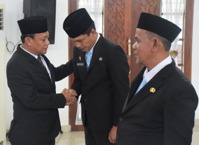 Pemerintah Kabupaten Deli Serdang kembali melakukan penguatan organisasi melalui pelantikan 18 pejabat administrator, kepala sekolah, dan pejabat fungsional. Pelantikan dipimpin Sekretaris Daerah (Sekda) Deli Serdang, Dedi Maswardy di Aula Cendana Lantai II Kantor Bupati Deli Serdang, Lubuk Pakam, Senin (22/6/2026).