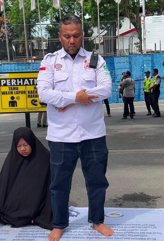 Aksi unjuk rasa yang digelar Dewan Peduli Negeri di depan Kantor Pertamina Patra Niaga Regional Sumatera Bagian Utara (Sumbagut), Selasa (23/6/2026), diwarnai ketegangan setelah Ketua Konfederasi Serikat Pekerja Seluruh Indonesia (KSPSI) AGN Sumatera Utara, T.M. Yusuf, mengaku dilarang memasuki area kantor untuk menunaikan ibadah sholat.