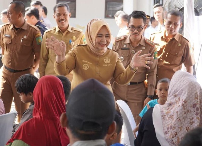 Ribuan warga memadati Gedung Olahraga (GOR) Stabat, Kabupaten Langkat, Selasa (24/6/2026), untuk mendapatkan layanan kesehatan gratis yang digelar Polda Sumatera Utara dalam rangka Hari Ulang Tahun (HUT) Bhayangkara ke-80.