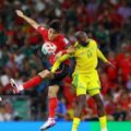 Pemain Korea Selatan berebut bola dengan pemain Afrika Selatan dalam laga akhir penyisihan Grup A Piala Dunia 2026, Kamis (26/6/2026). Dalam laga itu, Afrika Selatan menang 1-0. Foto: Reuters