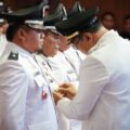 Lantik 76 Kepala Desa, Asri Ludin Tegaskan Dana Desa untuk Rakyat Bukan Kepentingan Pribadi