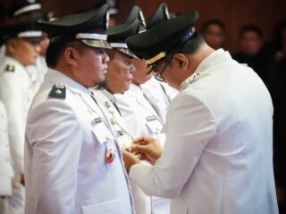 Lantik 76 Kepala Desa, Asri Ludin Tegaskan Dana Desa untuk Rakyat Bukan Kepentingan Pribadi