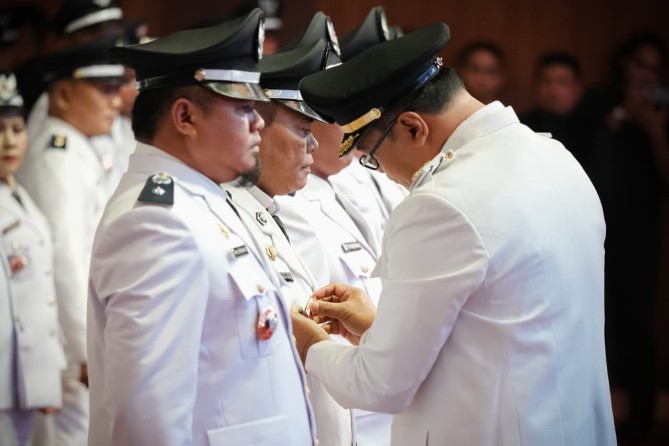 Bupati Deli Serdang, dr H Asri Ludin Tambunan, melantik 76 kepala desa terpilih hasil Pemilihan Kepala Desa (Pilkades) Serentak Tahun 2026 di Grha Bhinneka Perkasa Jaya, Kamis (25/6/2026).