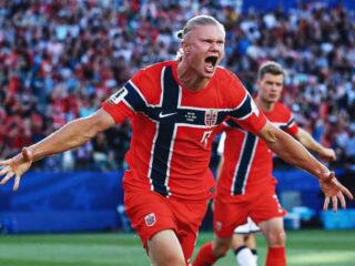 Haaland atau Wissa? Duel Dua Mesin Gol Berebut Tiket 16 Besar