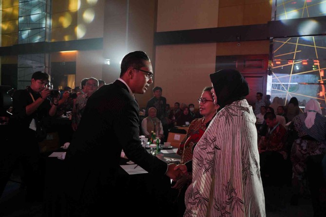 Rico Waas saat membuka Forum Lingkungan Hidup dalam rangkaian Rapat Kerja Nasional (Rakernas) XVIII Asosiasi Pemerintah Kota Seluruh Indonesia (APEKSI) 2026 di Grand Lotus Aryaduta Medan, Selasa (30/6/2026).